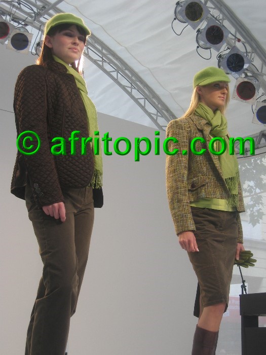 ../Images/Krefeld-Strssenmodenschau-2005 091.jpg